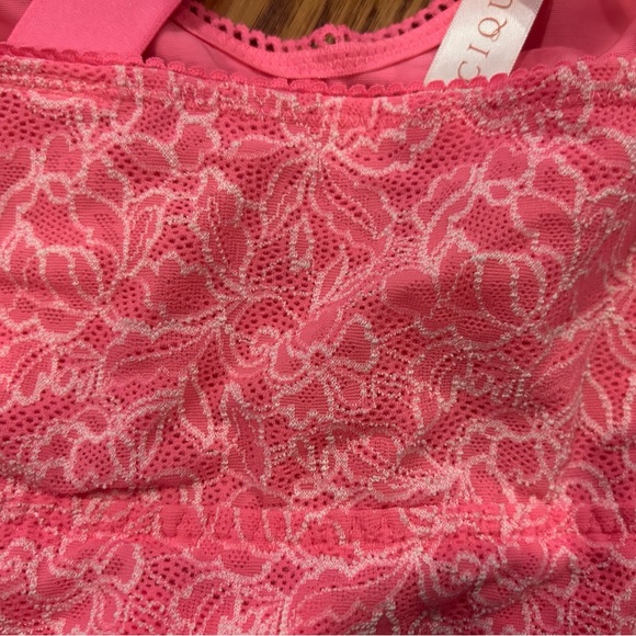 Hot Pink Lace Bralette withh crisscross straps 18/20 - Picture 3 of 4